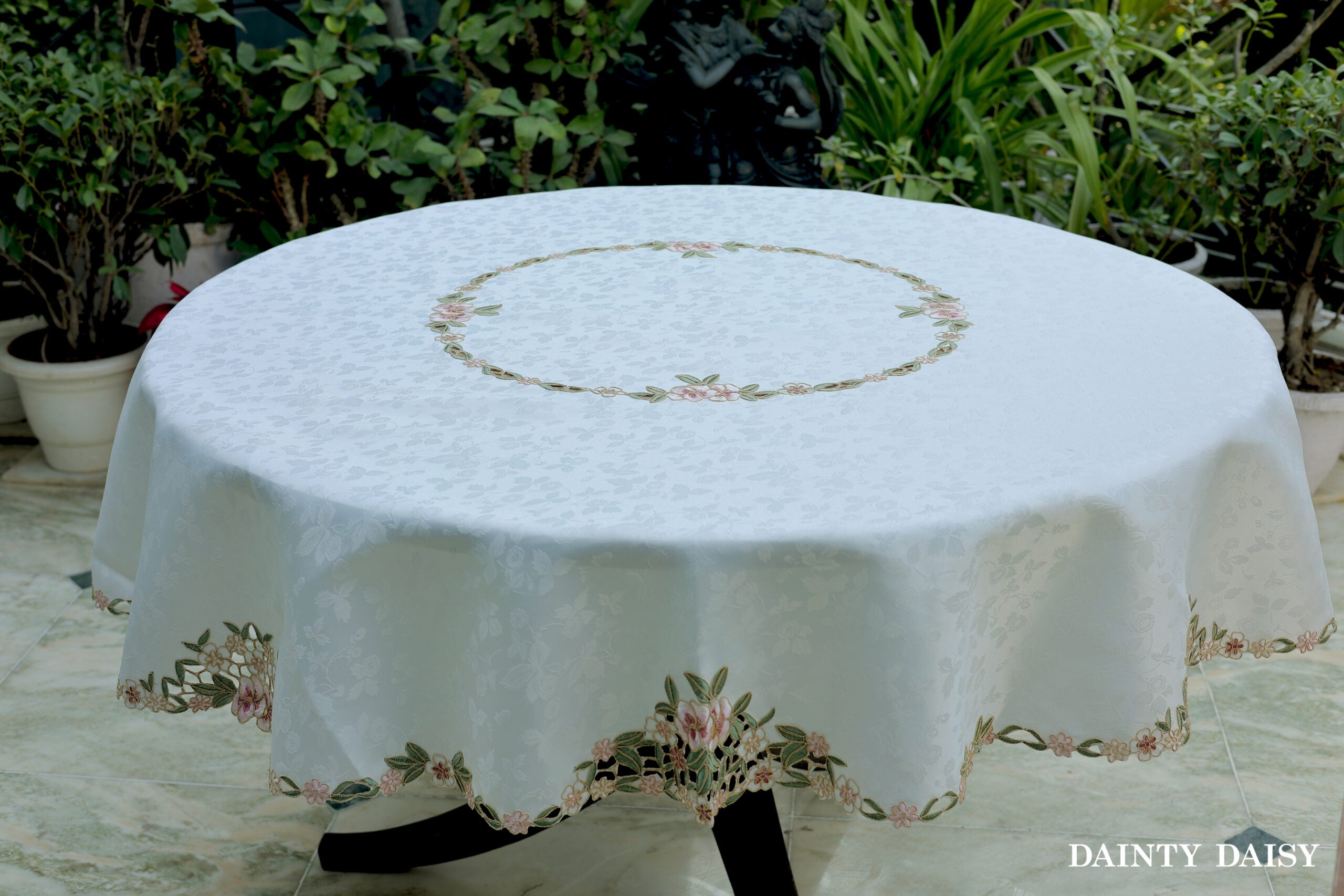 Gardenia Round Table Cloth 72" Diameter