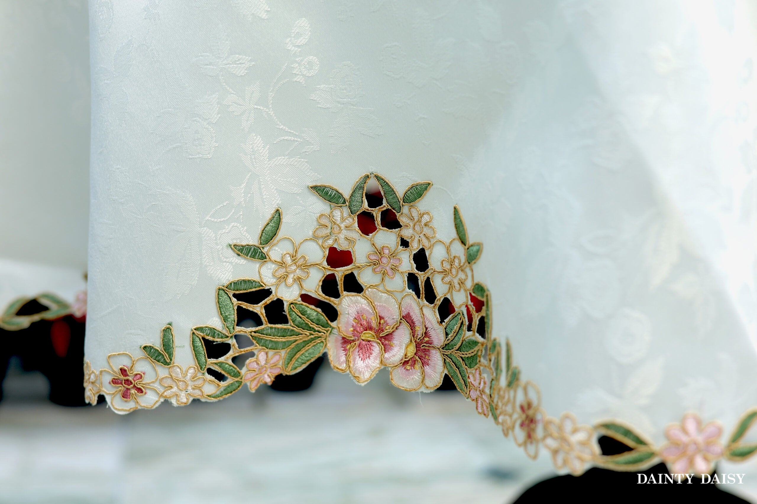 Gardenia Round Table Cloth 72" Diameter