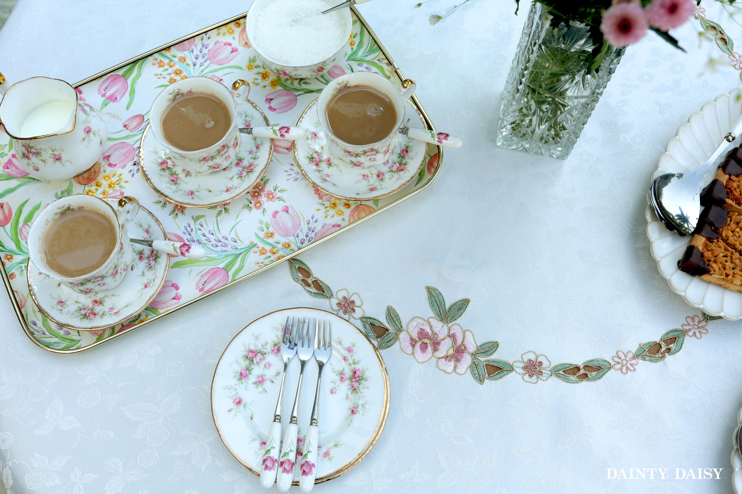 Gardenia Round Table Cloth 72" Diameter