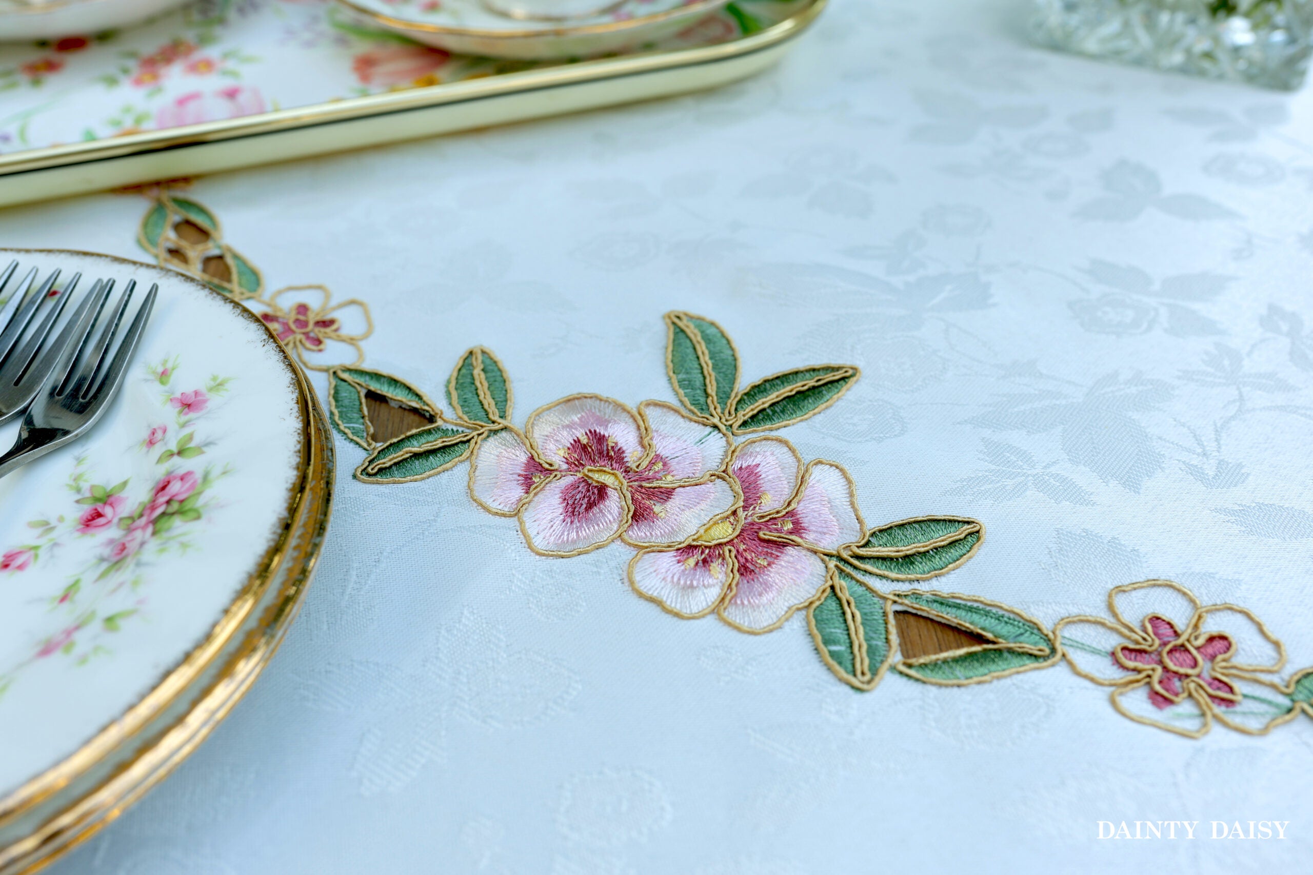 Gardenia Round Table Cloth 72" Diameter