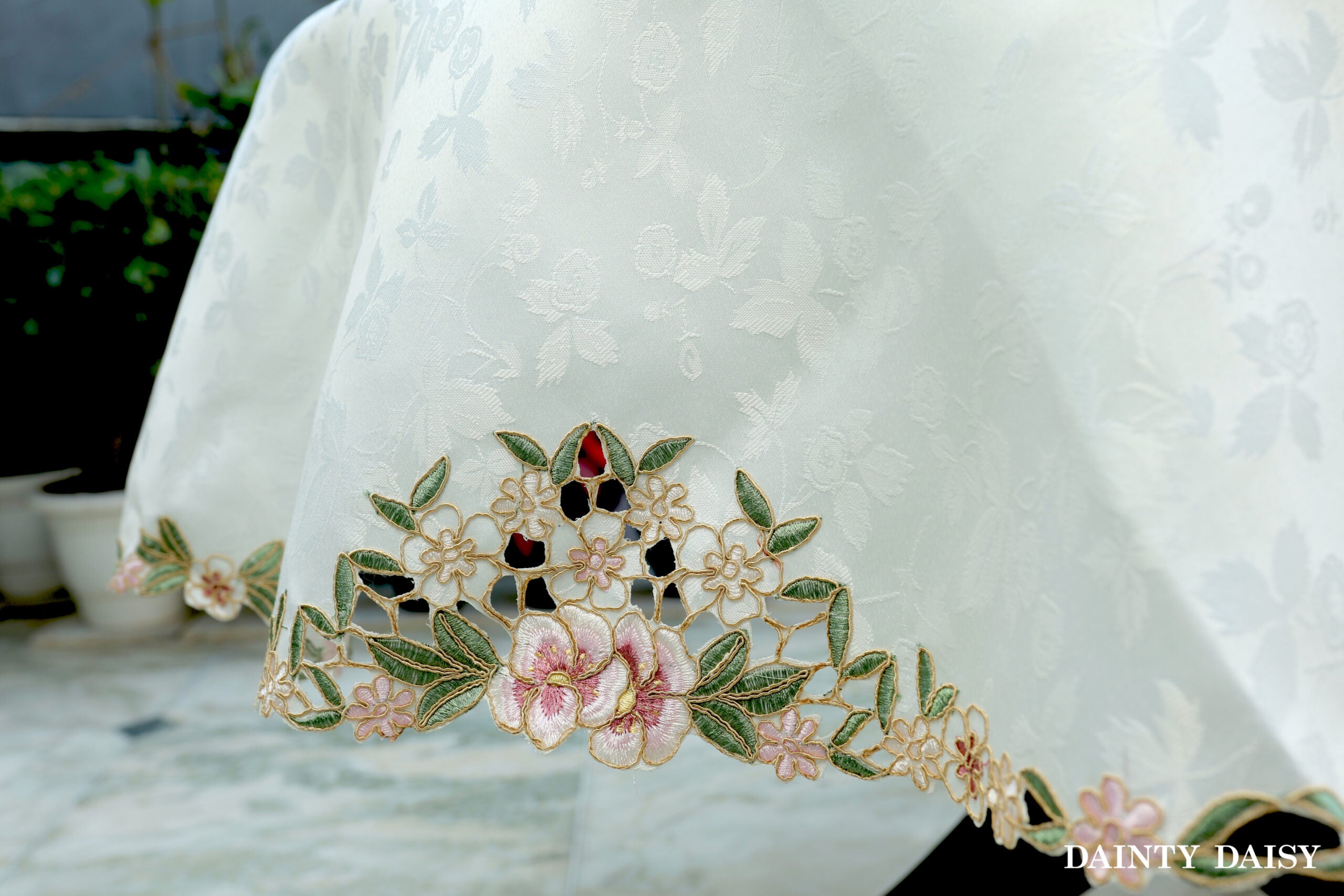 Gardenia Round Table Cloth 72" Diameter