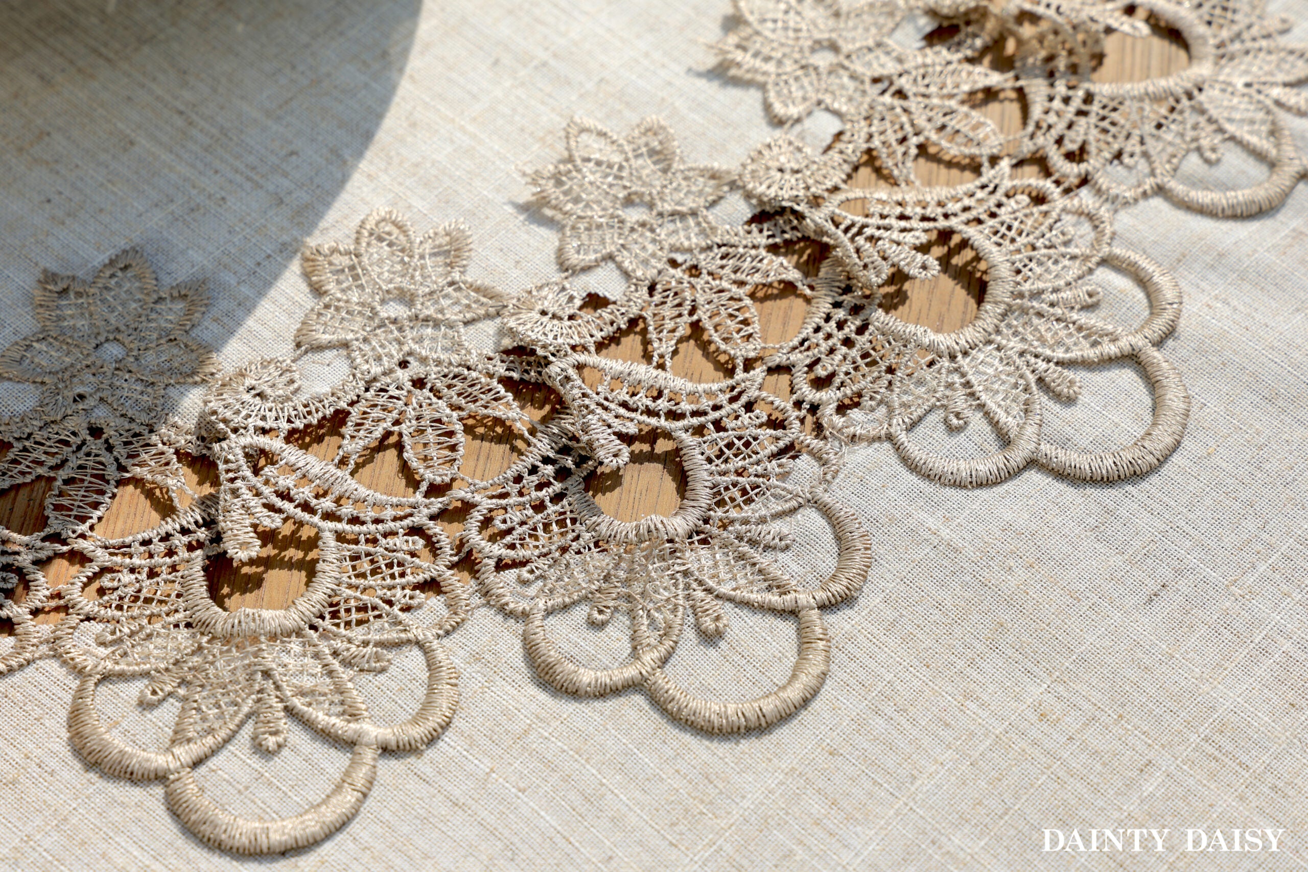 Eternity Round Table Cloth 72" (6-8) Persons