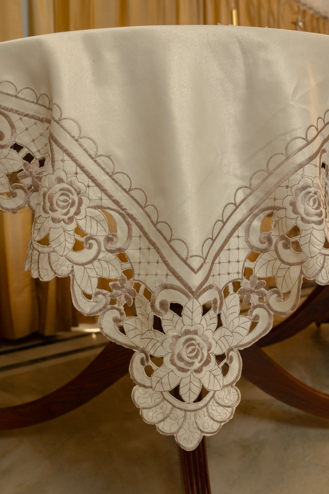 Juno Table Cloth 60"X108" (10 Persons)