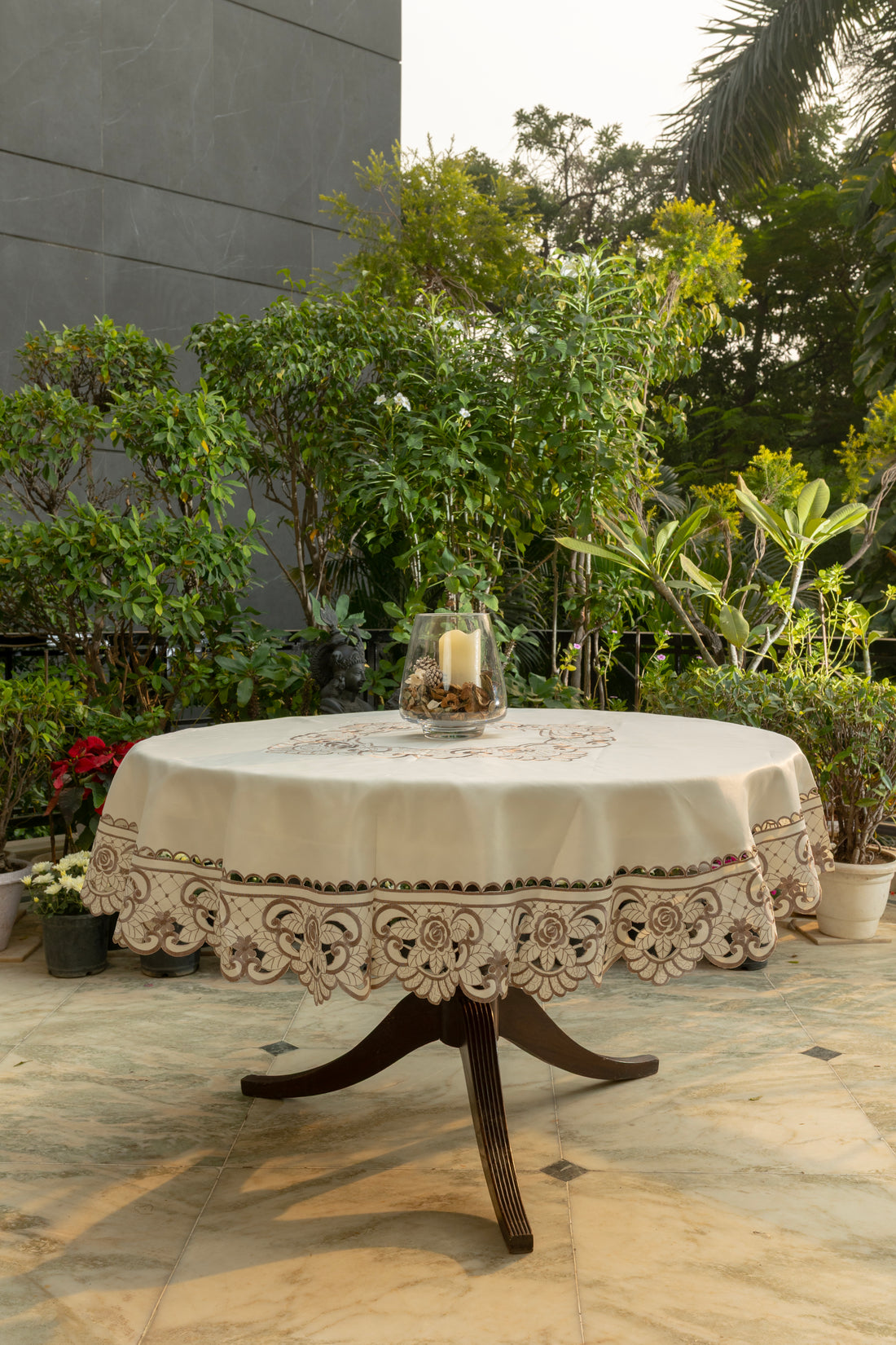 Juno Round Table Cloth 72" (6-8 Persons)