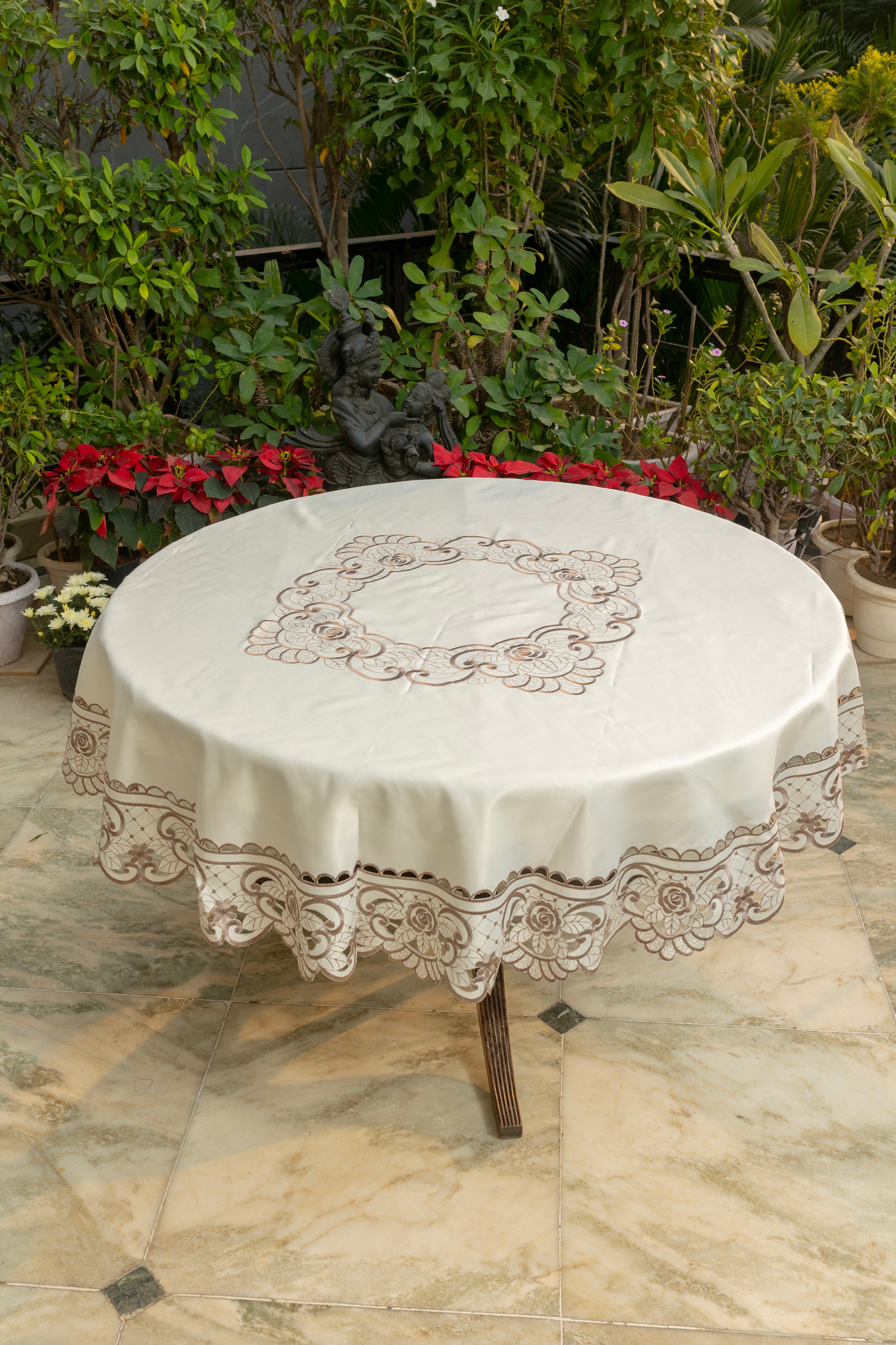 Juno Round Table Cloth 72" (6-8 Persons)