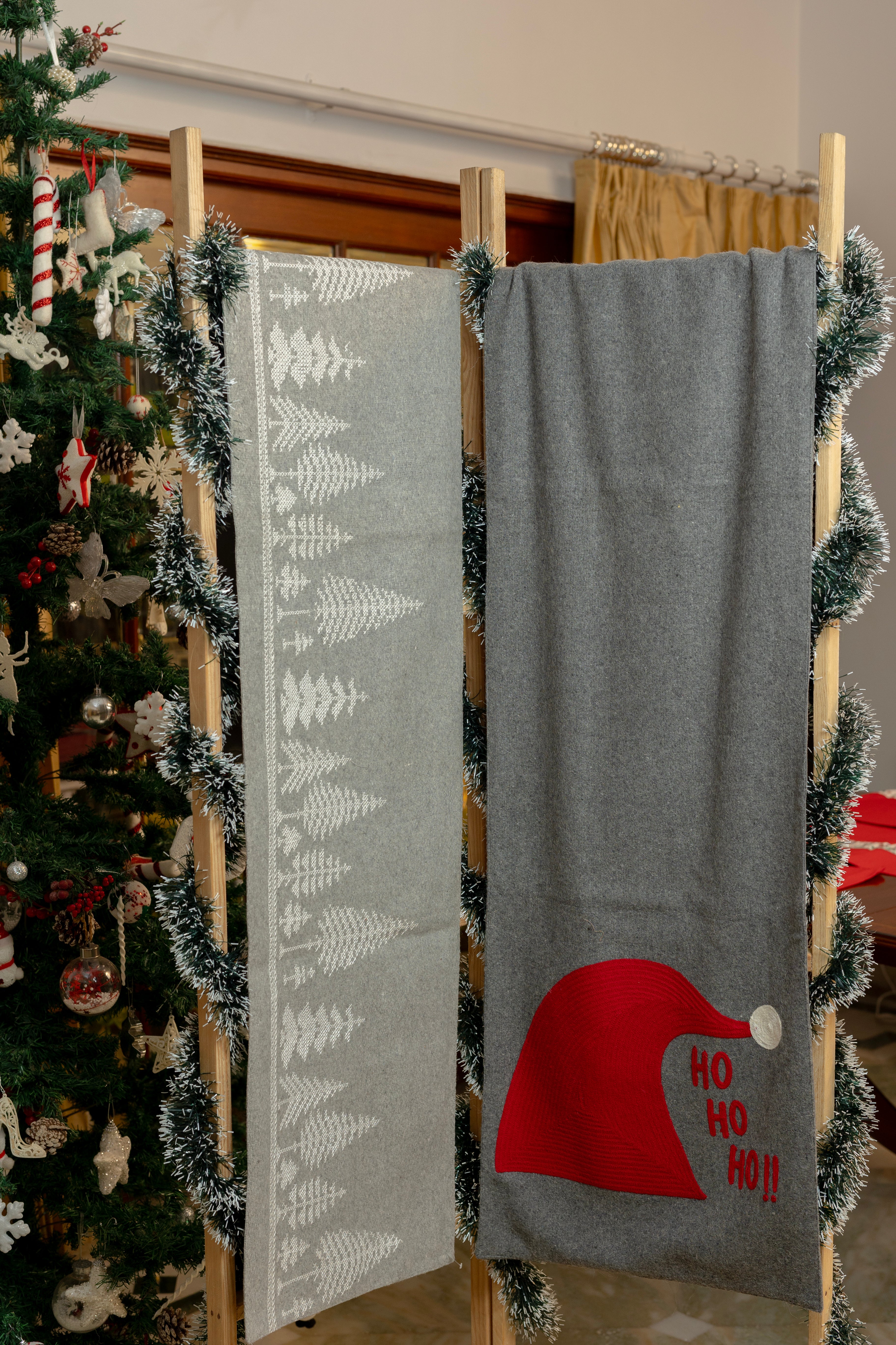 Xmas 8 Table Runner 18.X74″