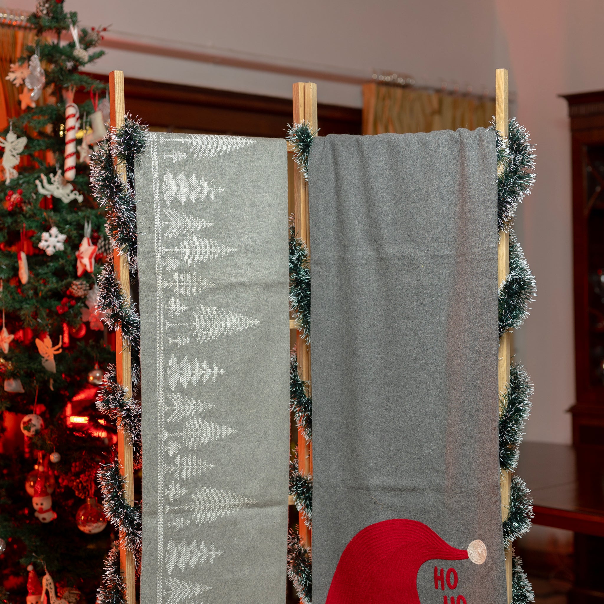 Xmas 8 Table Runner 18.X74″