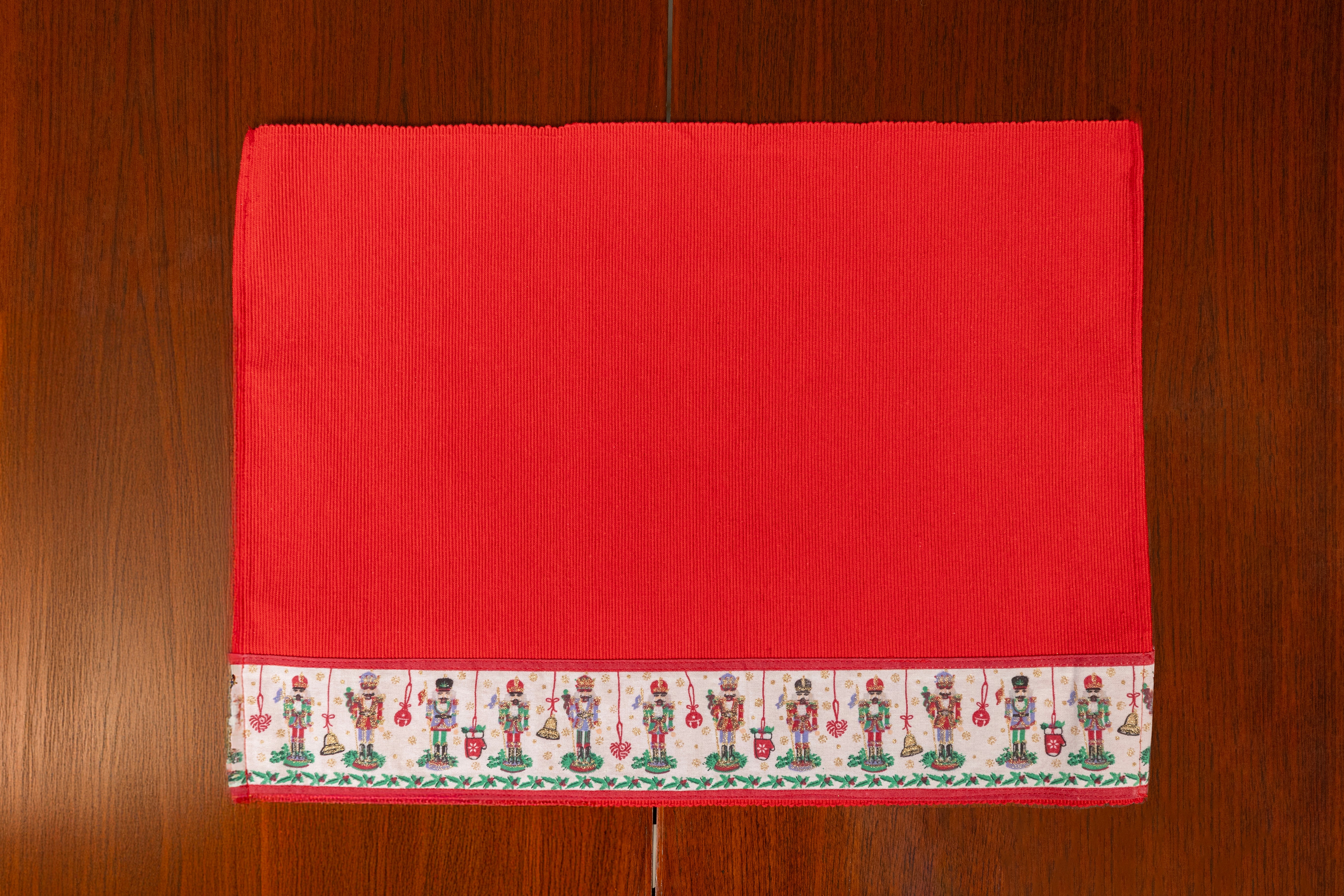 Nutcracker Set of 6 Mats with Matching Runner