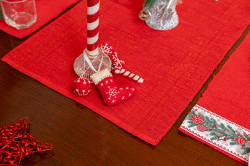 Holly Leaf Star Mat with Sparkle Runner