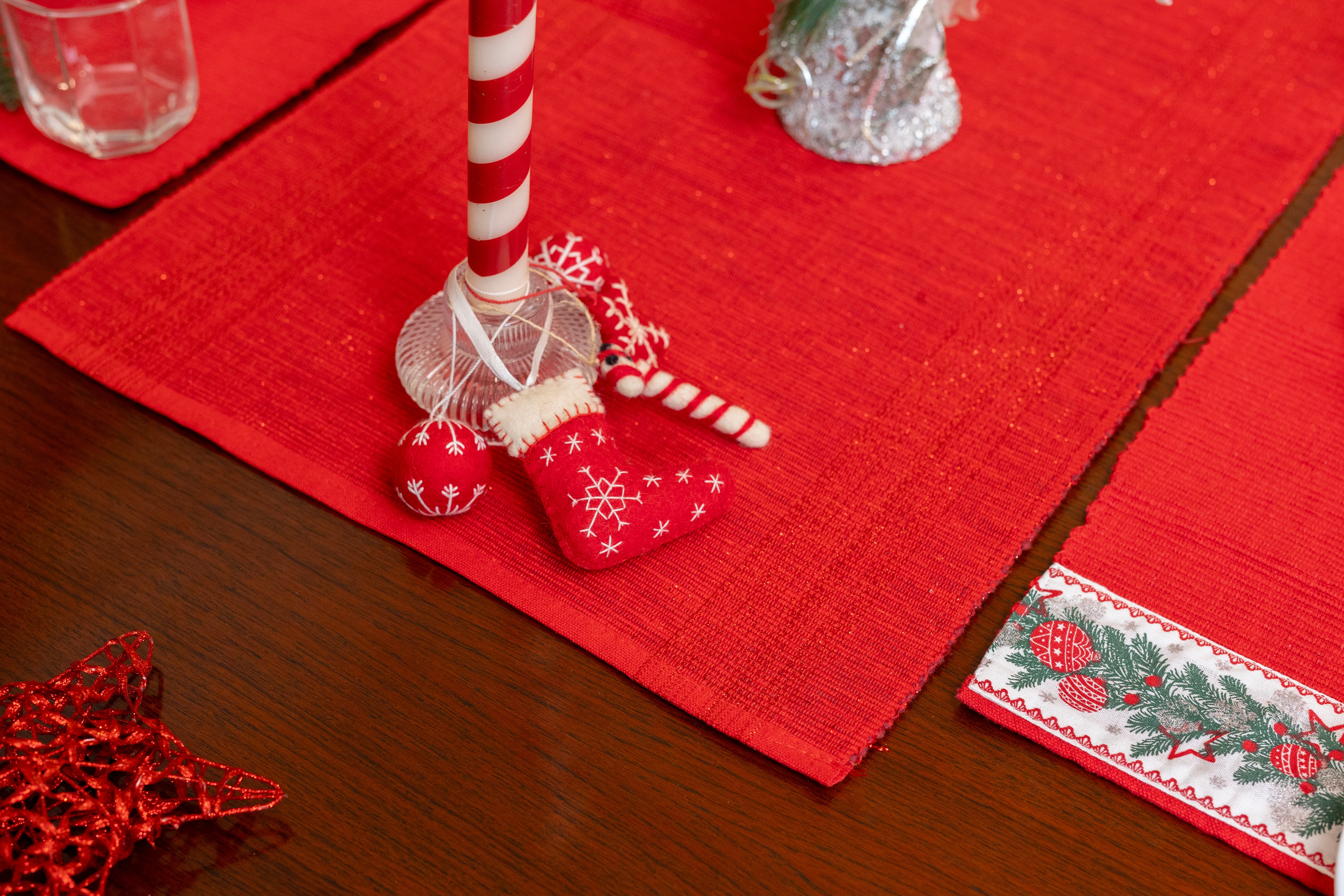 Holly Leaf Star Mat with Sparkle Runner