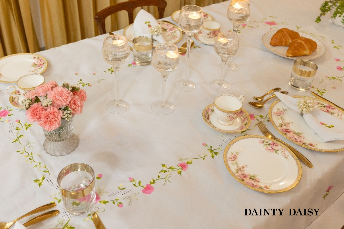 Crisp Cotton XL Table Cloth 64"X151" (With Matching Napkins)