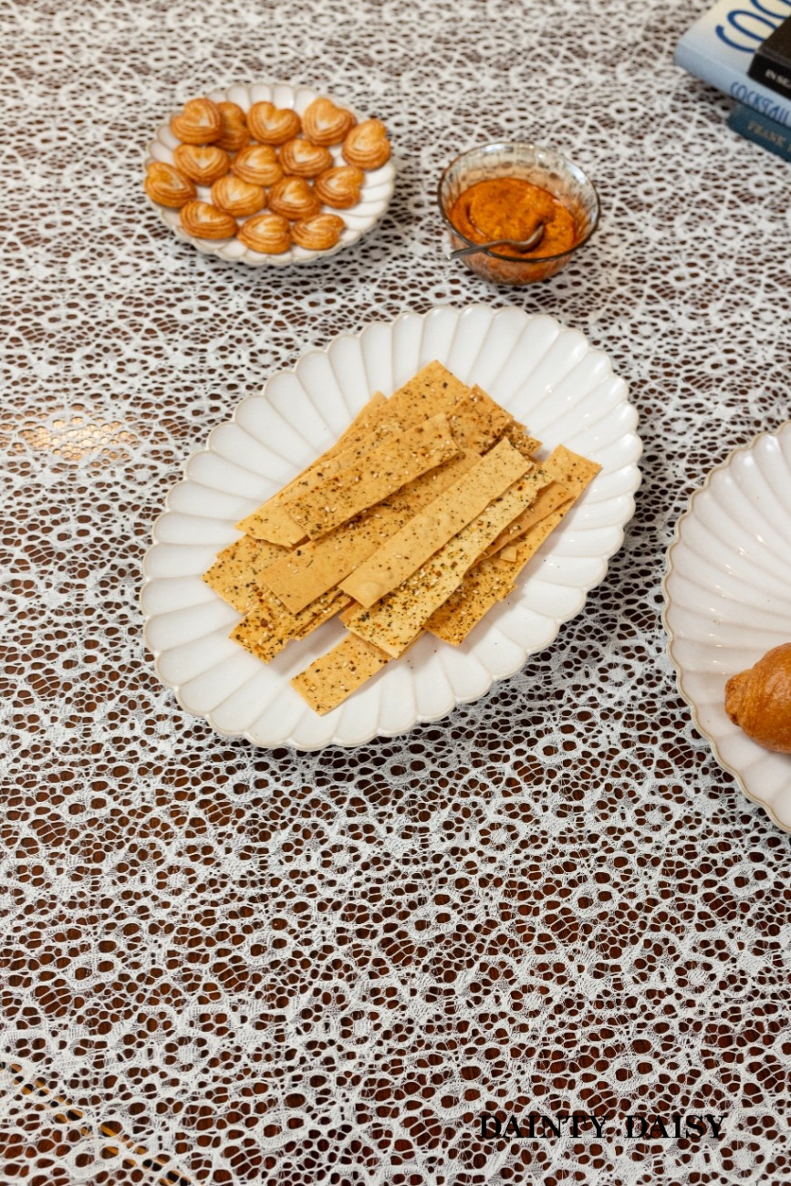 Illusion Cream Table Cloth 60"X90"