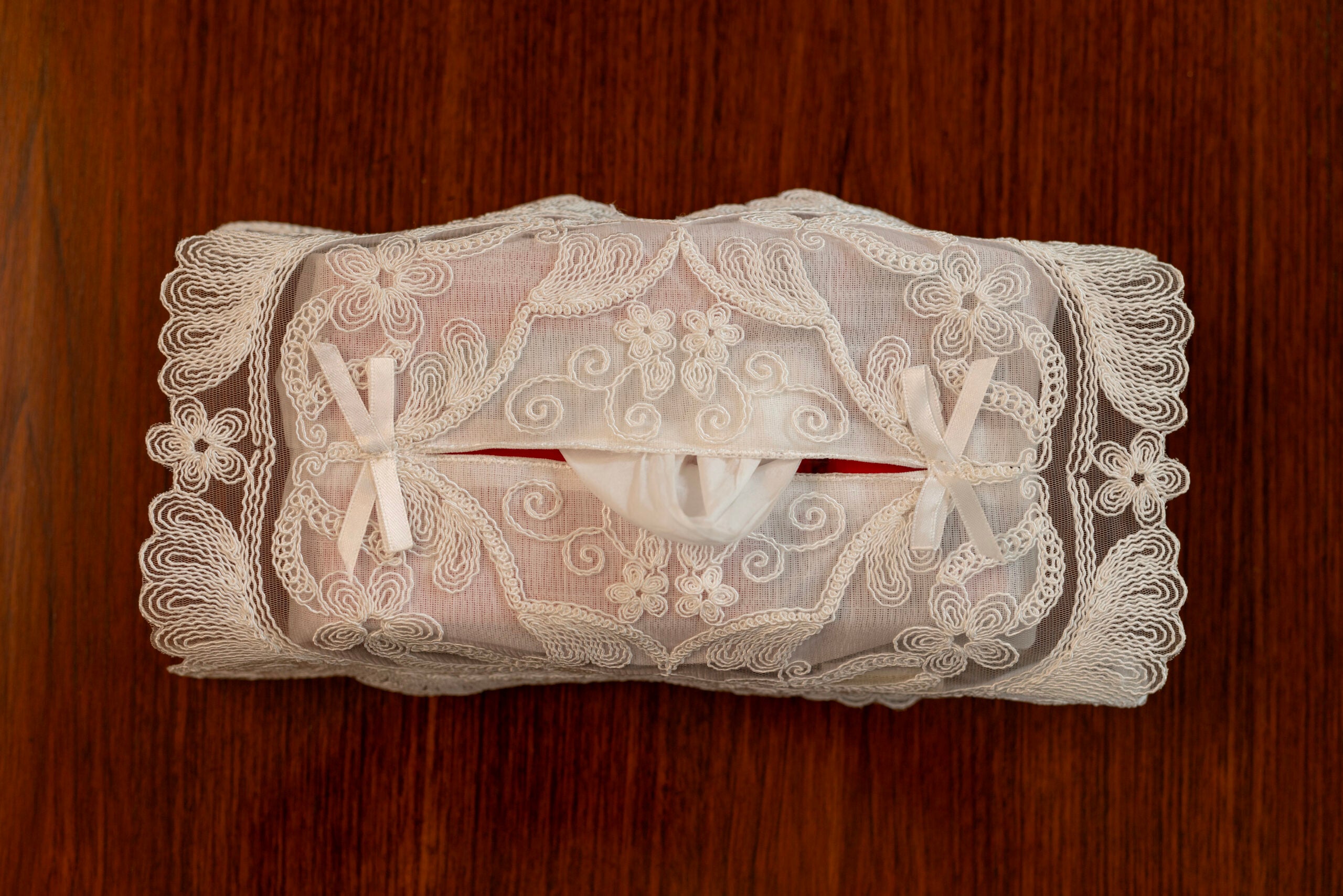 D1 White Tissue Box Cover