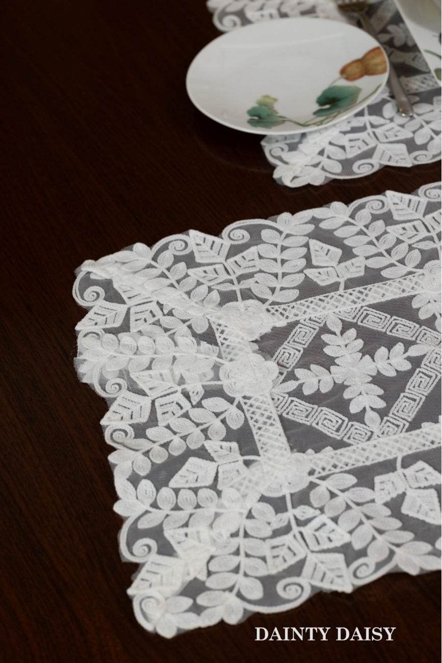 Evergreen White Table Mats