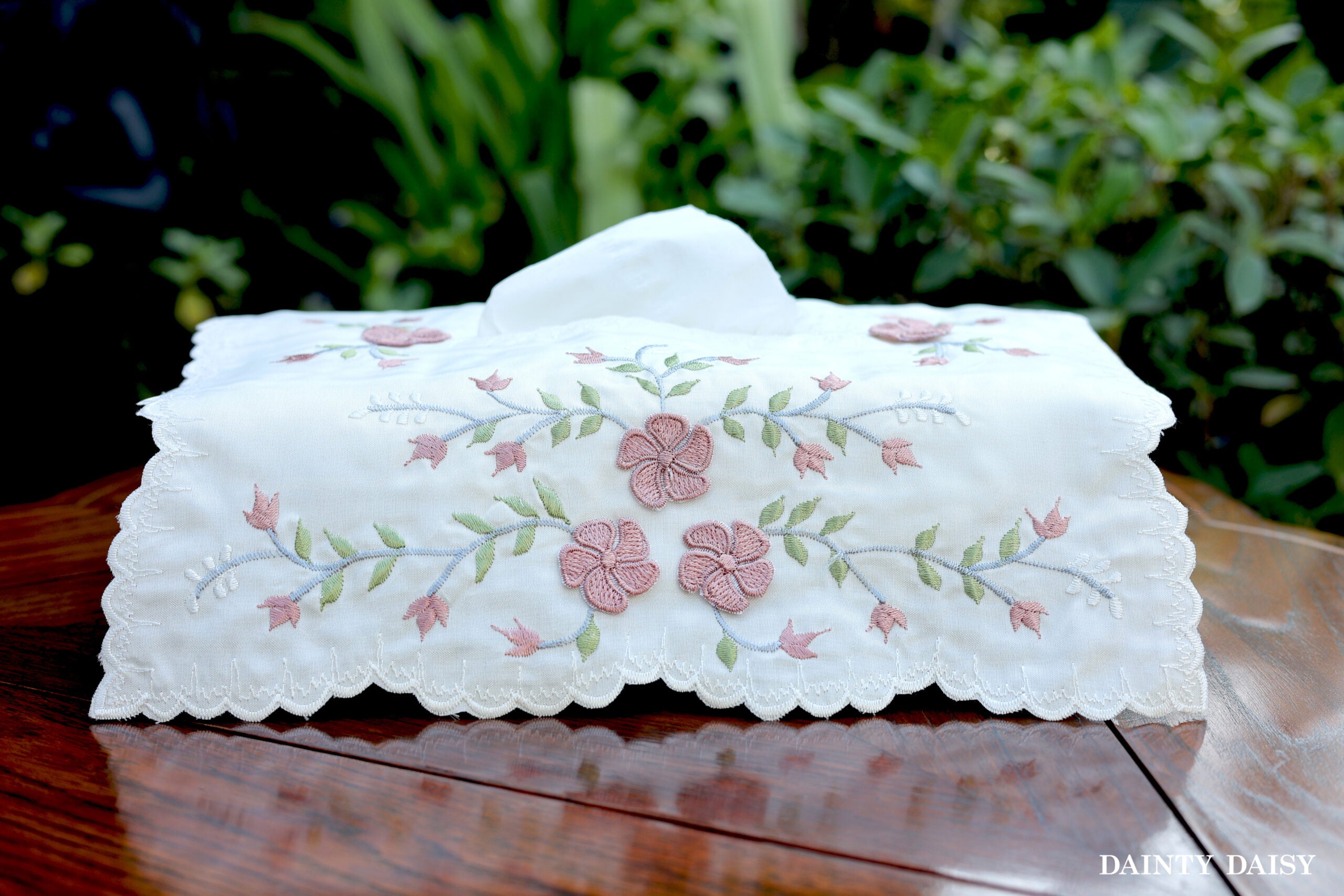 D-10 White with pink Flowers Tissue Box Cover