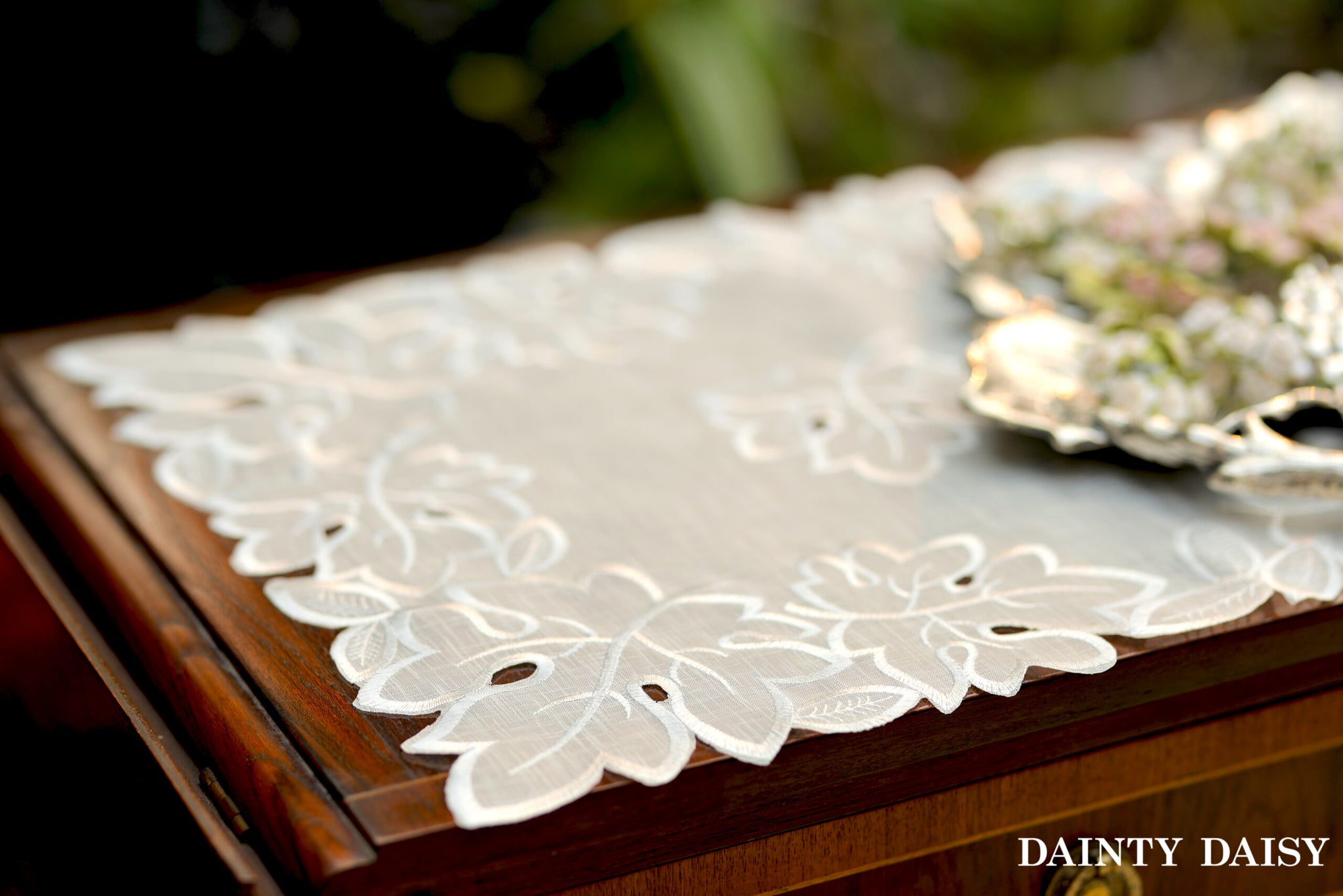 Maple Leaf White Table Runner 3 Feet