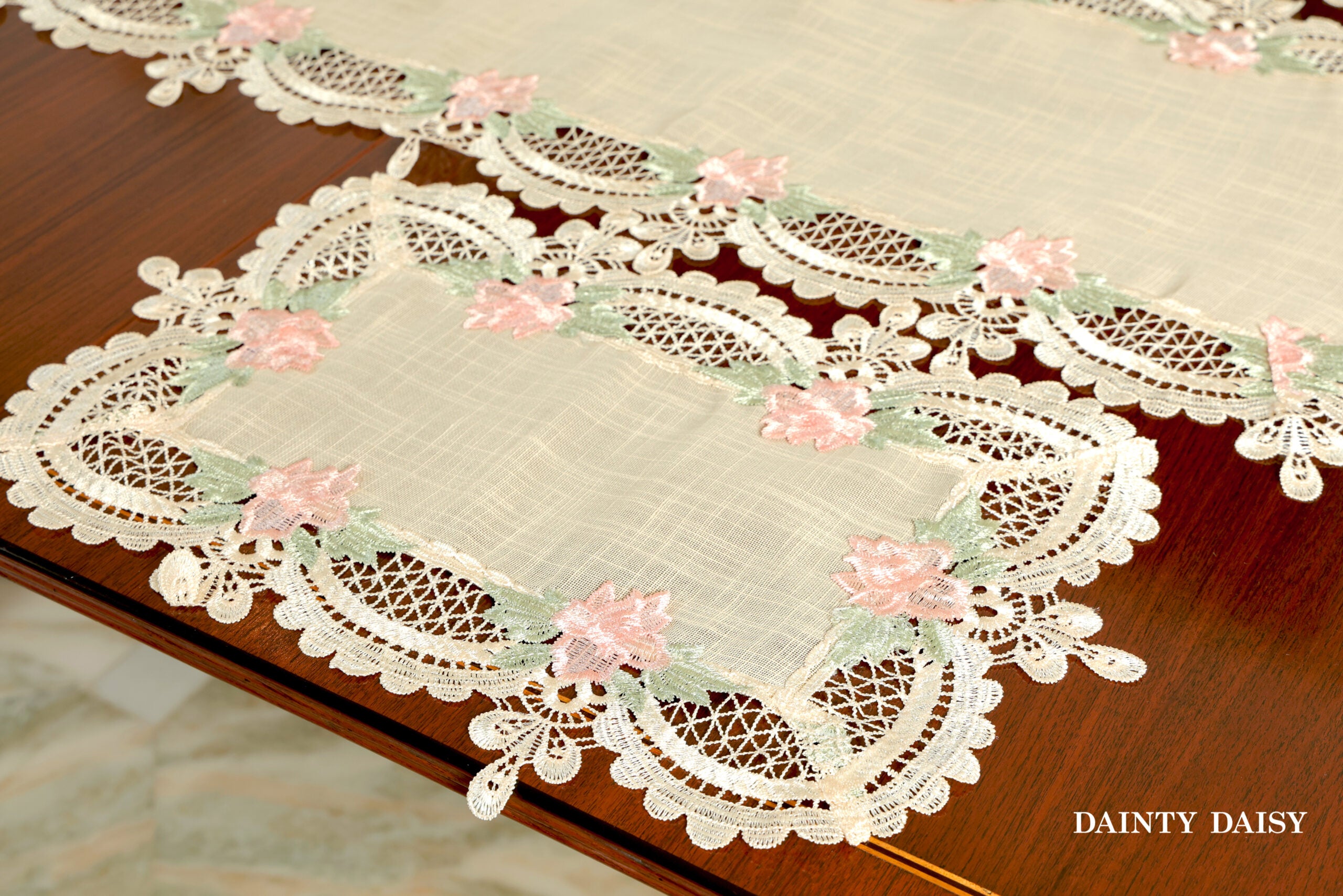 Peaches & Cream Table Runner 6 Feet