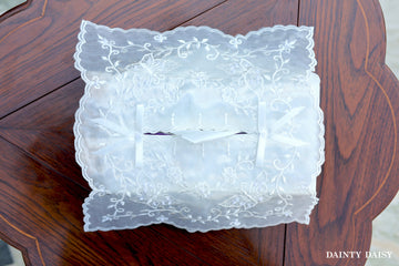 D-9 Splendour 1 White Tissue Box Cover