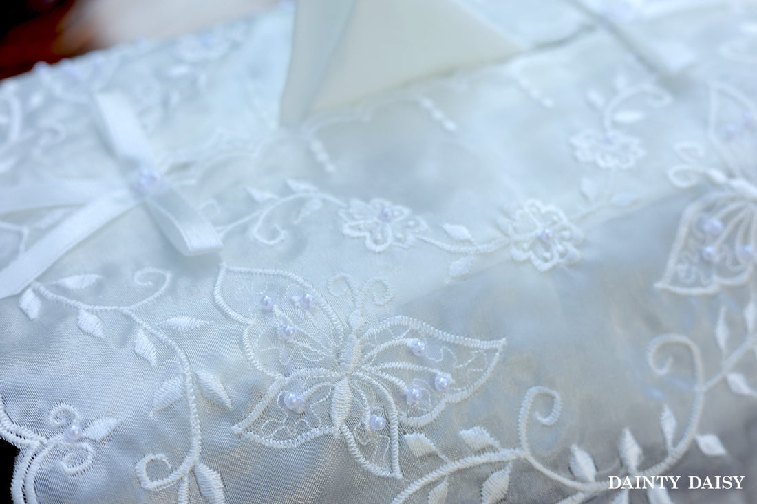 D-9 Splendour 1 White Tissue Box Cover