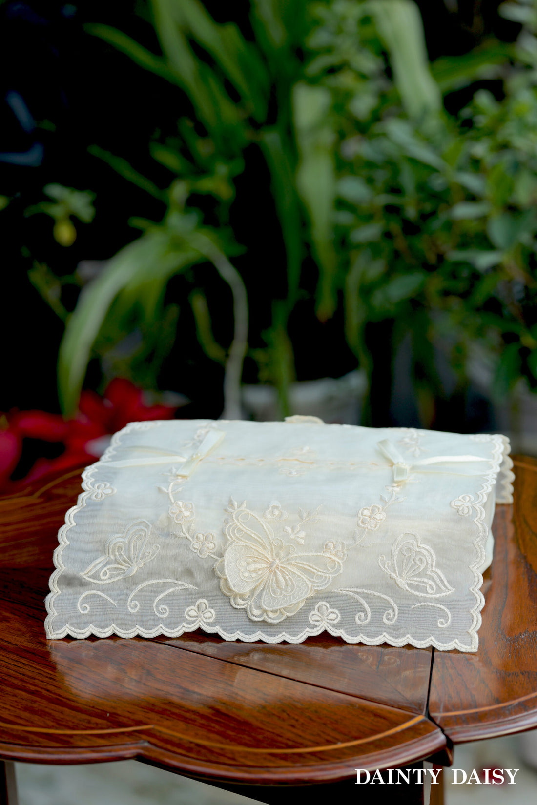 D-12 Splendour 2 Tissue Box Cover