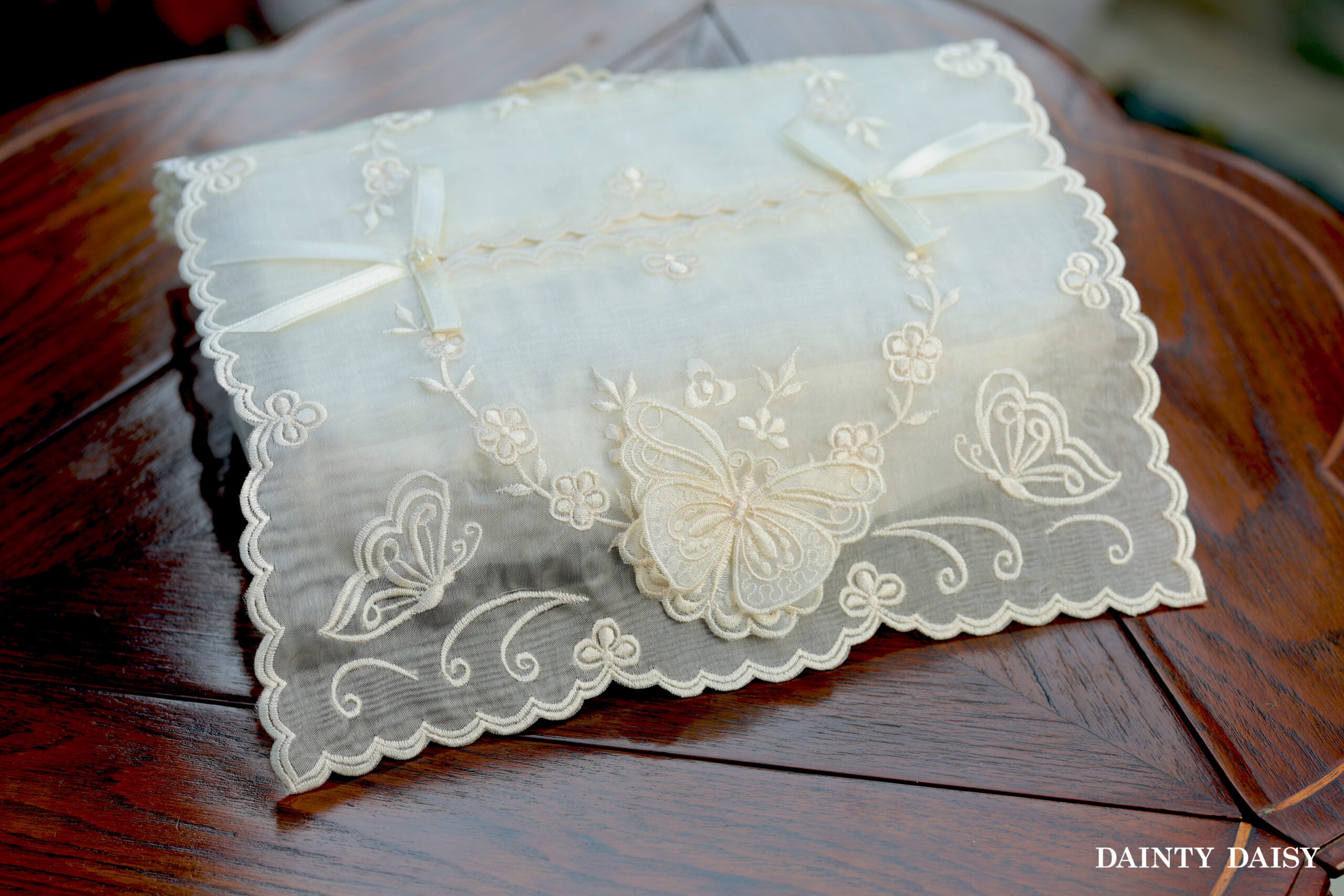 D-12 Splendour 2 Tissue Box Cover