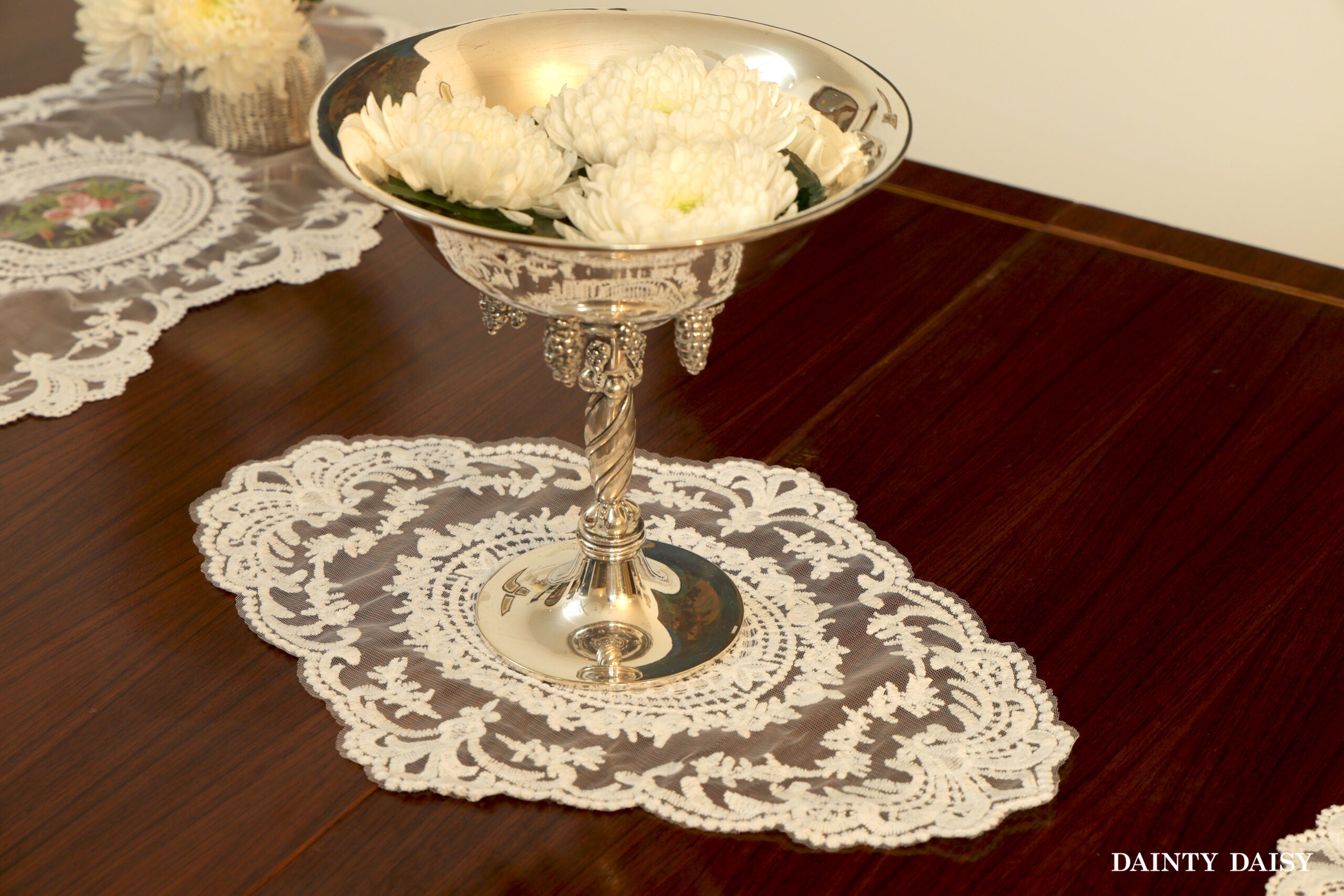 Victorian White Table Mats