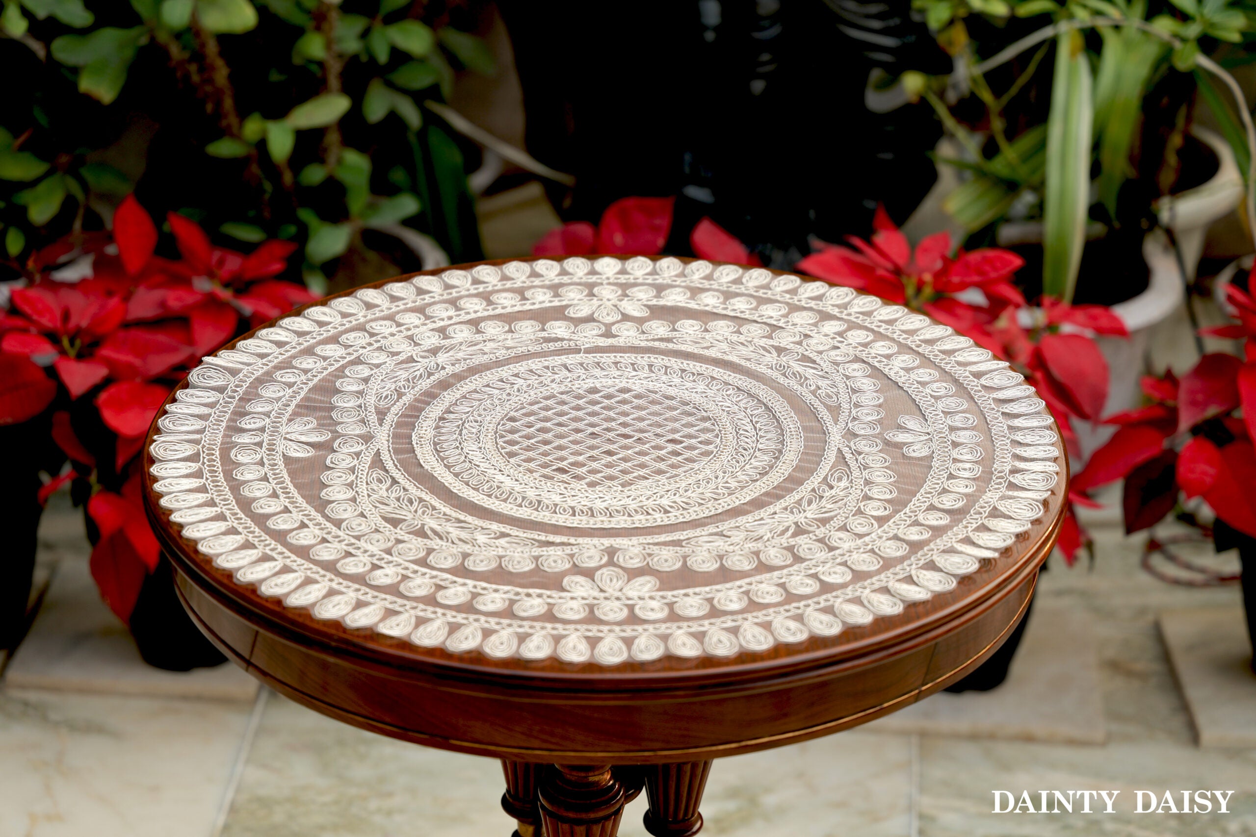 Zeus Cream Round Table Mats