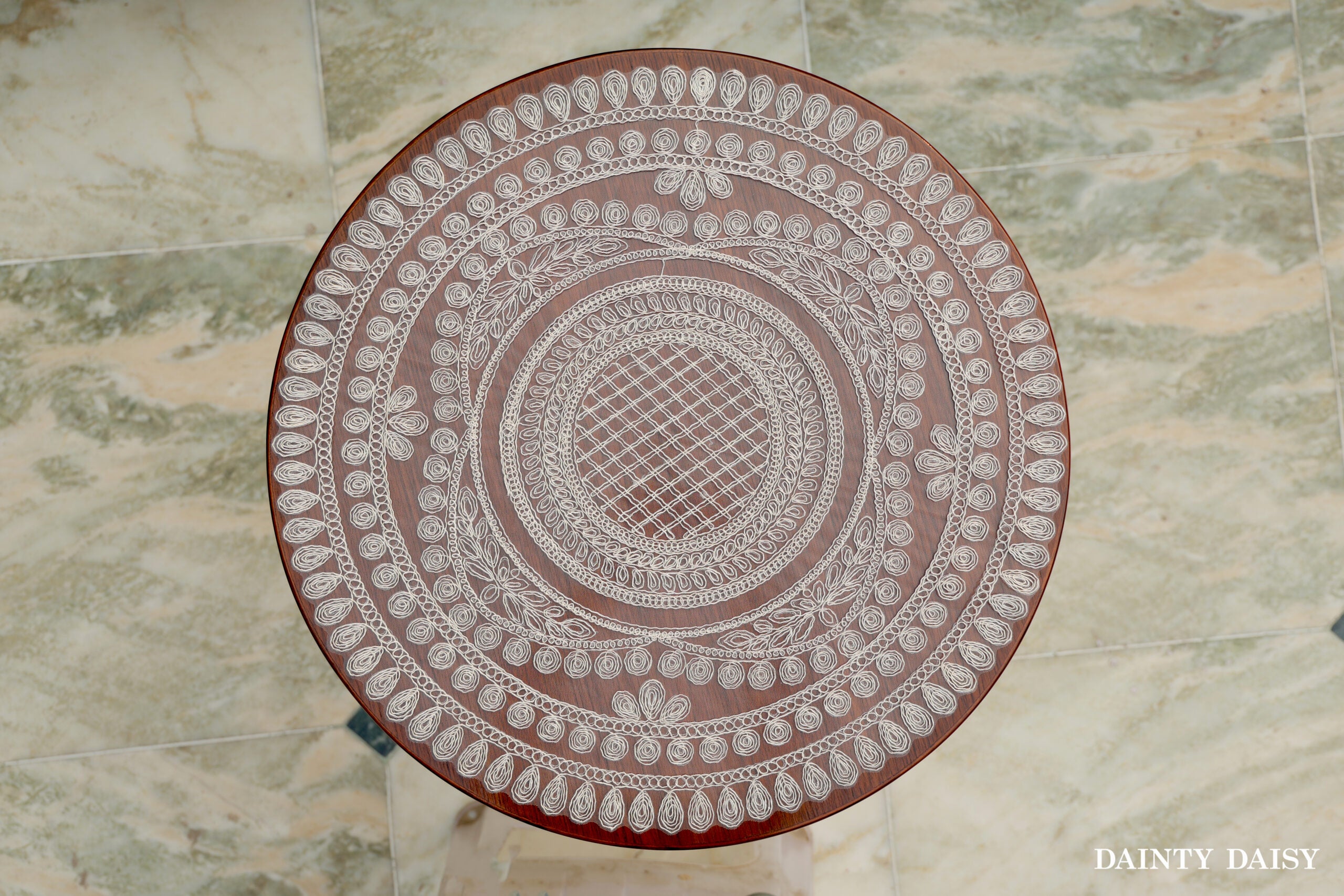 Zeus Cream Round Table Mats