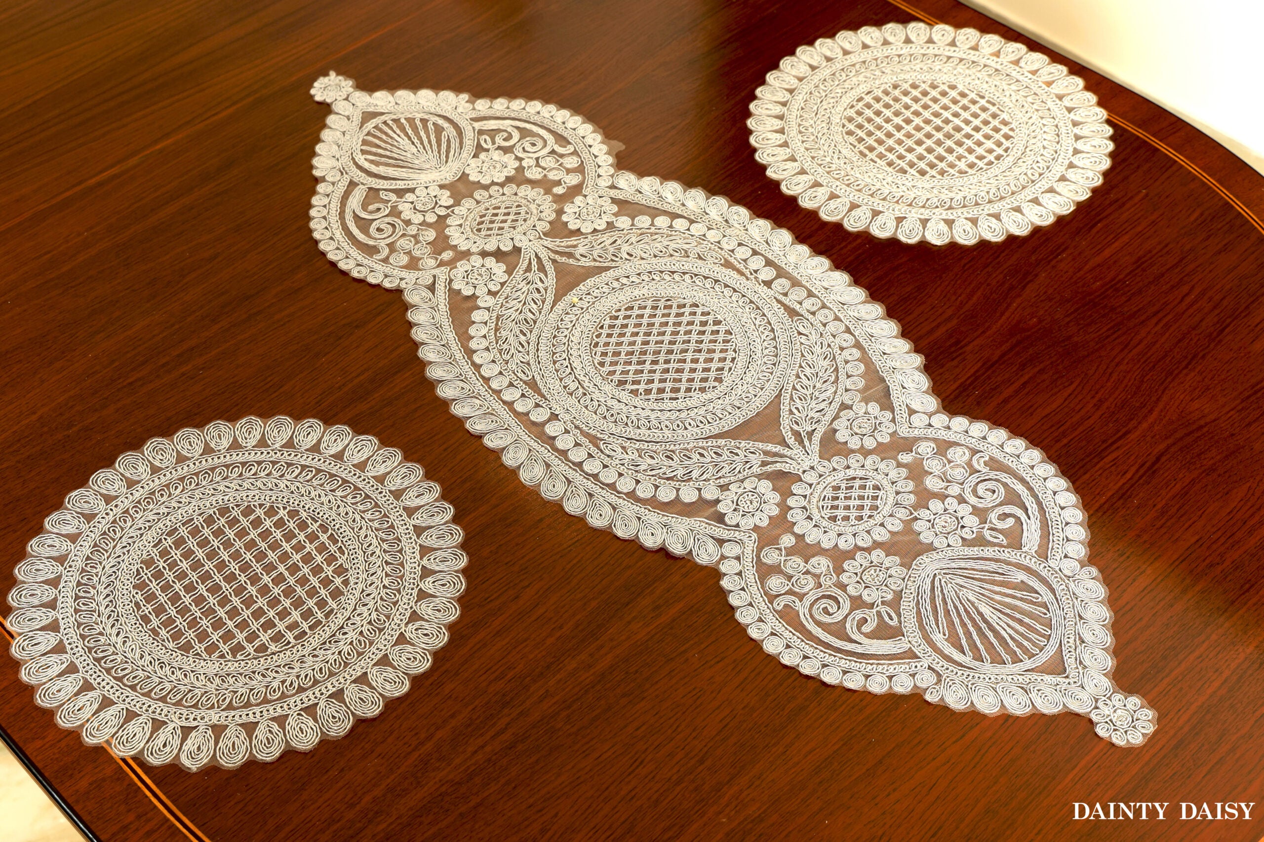 Zeus Grey Round Table Mats