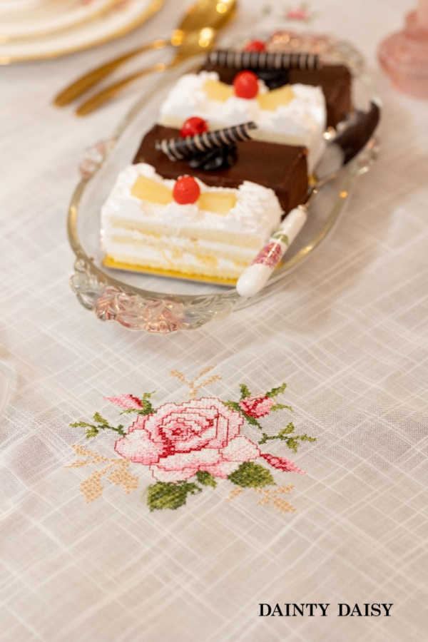 Rose Garden 3 Table Cloth 60"X120"