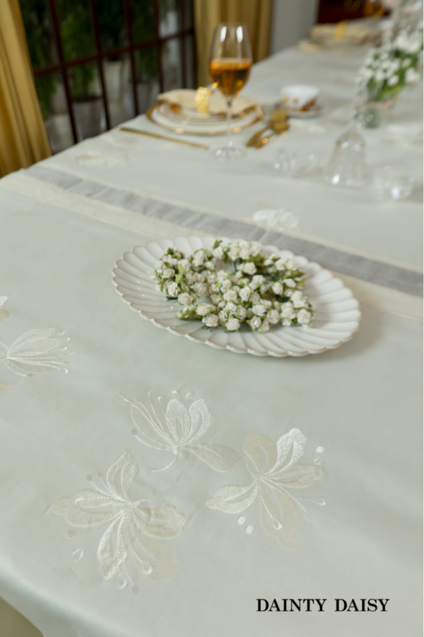 Minerva Table Cloth Extra Large 56"X161"